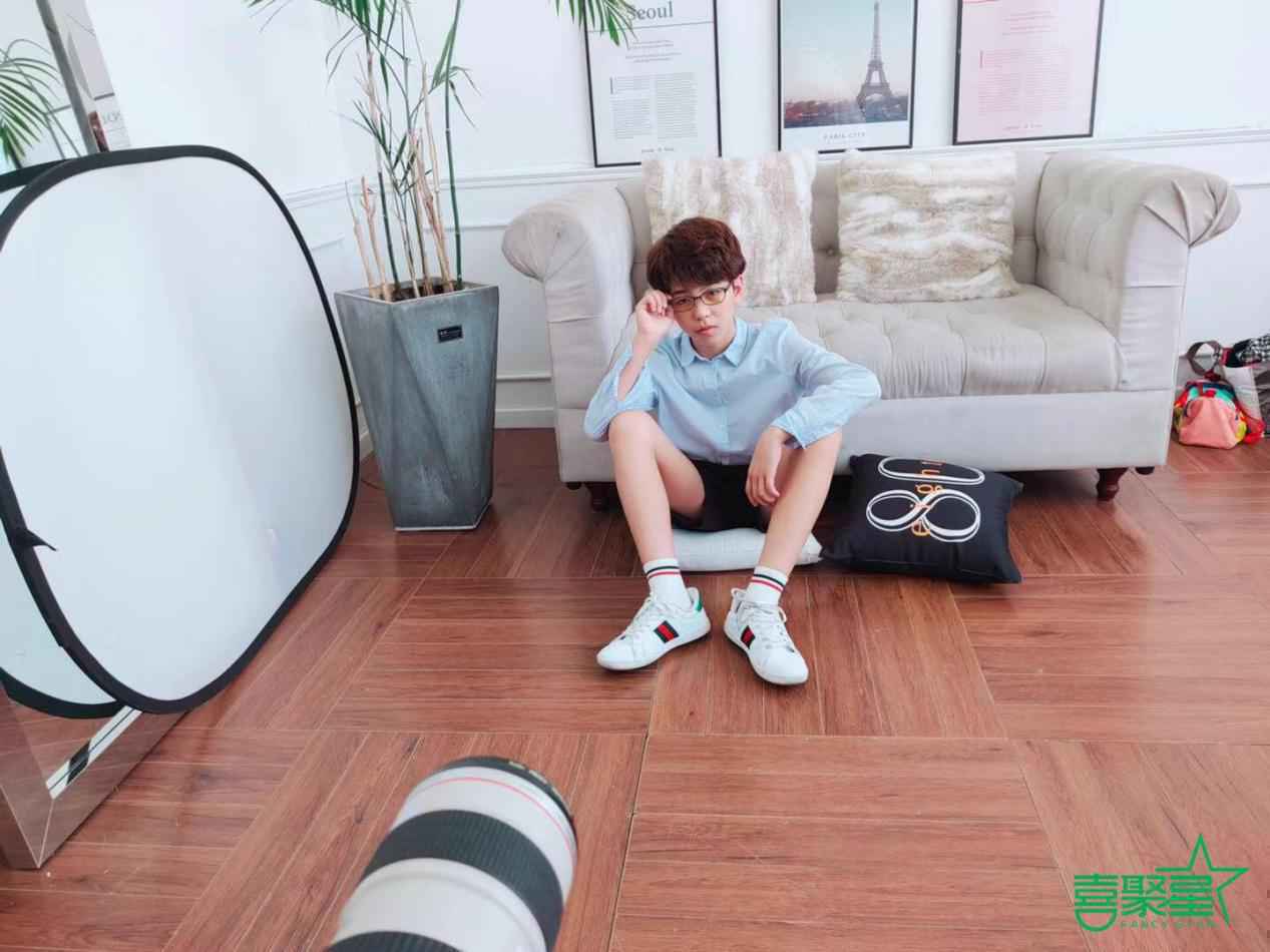 喜聚星旗下签约艺人王石星儿受邀参与京东自营品牌儿童护目镜广告拍摄