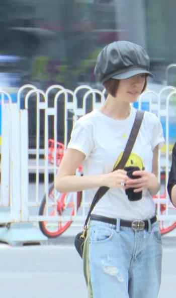 鲁豫素颜暴走引关注，女性就该活出属于自己的样子