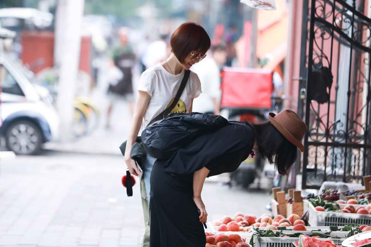 鲁豫素颜暴走引关注，女性就该活出属于自己的样子