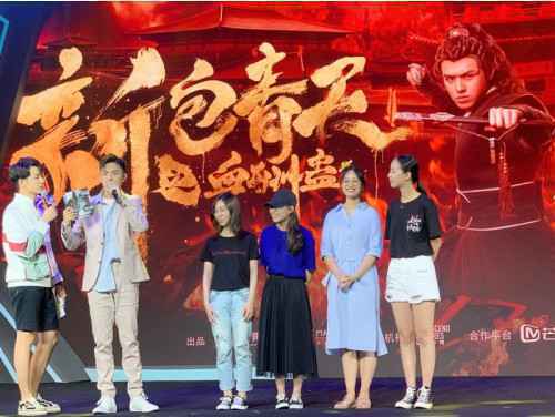 陈信喆惊喜现身青春芒果城 全程宠粉乐不停