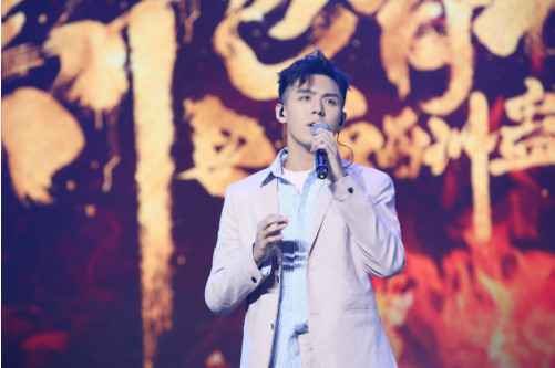 陈信喆惊喜现身青春芒果城 全程宠粉乐不停
