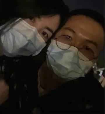 王菲与粉丝贴脸合影