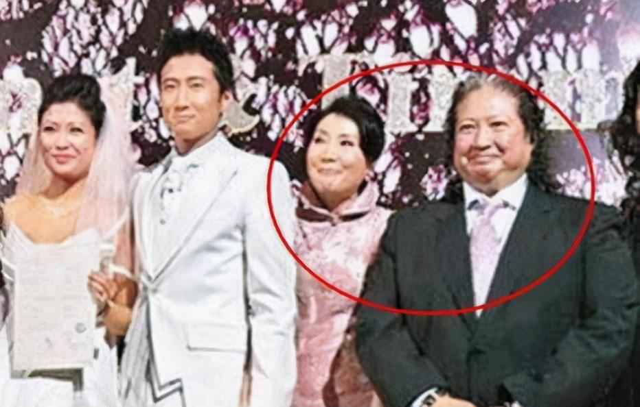 洪金宝35岁儿女还没嫁，声称“世界第一漂亮”，看到照片我信了！