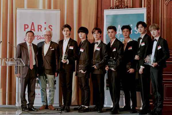 乐华七子NEXT荣获“2019年巴黎旅游城市形象推广大使”， 少年未来可期