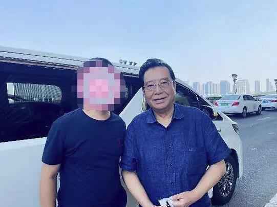 81岁李双江近照