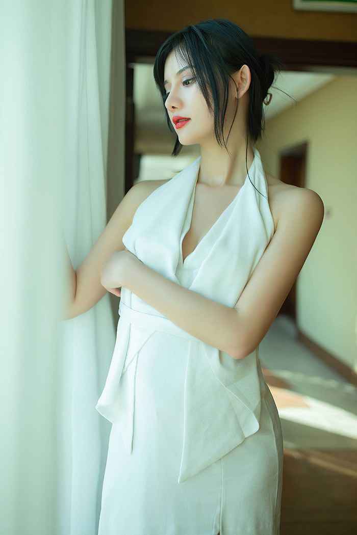 公司职员，雯雯，性感美背