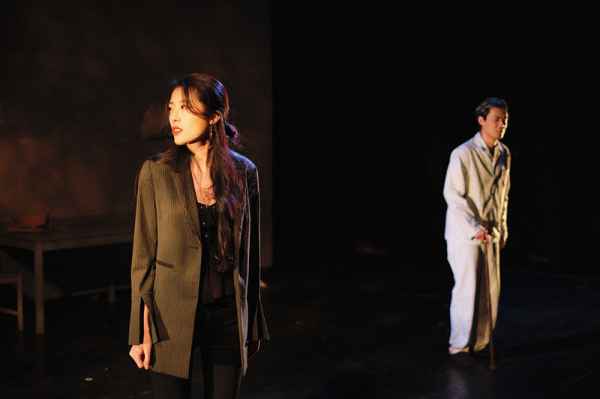  郭婉冬《拜金相对论》火热上演