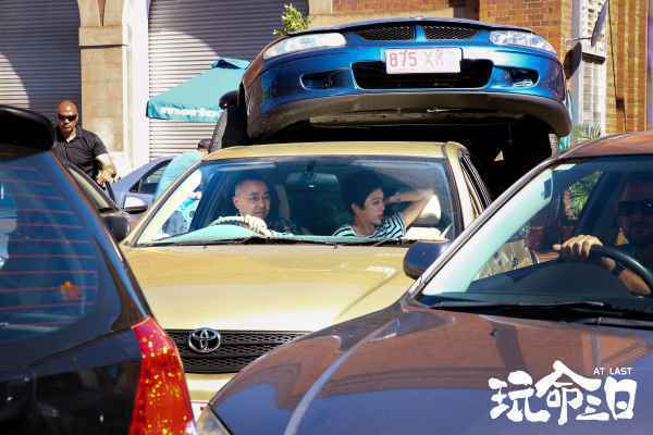  《玩命三日》发布人物关系海报