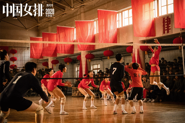  《中国女排》发集体版海报