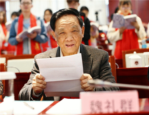  《100个百岁老人的传奇》引发社会热潮