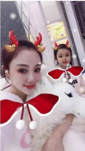 李小璐晒照庆圣诞