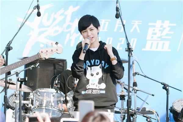  五月天“蓝 BLUE”再添神级嘉宾
