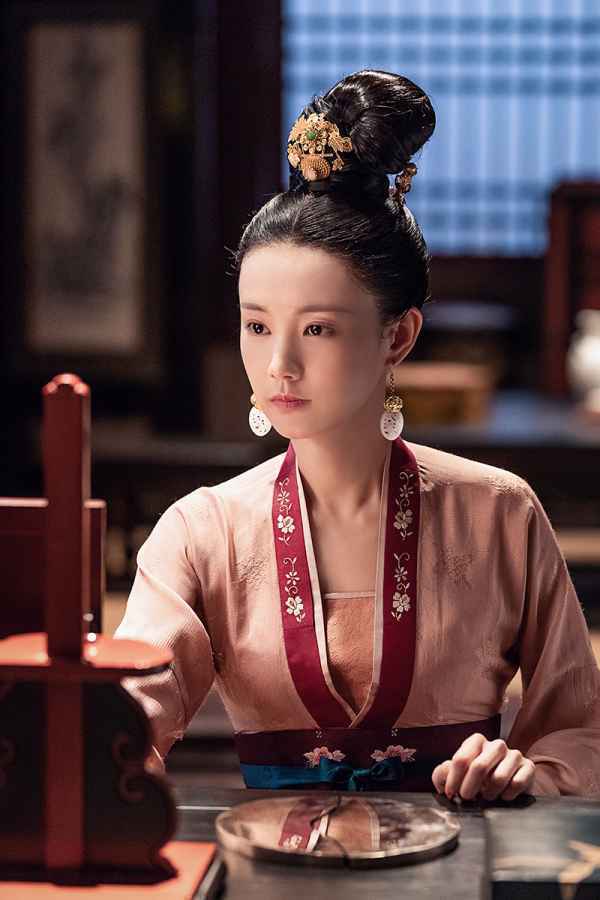  《鹤唳华亭》李一桐“黑化”为父报仇