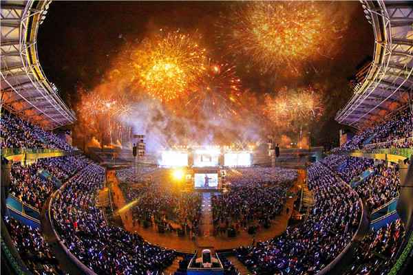  五月天跨年赶场伴歌迷迎2020