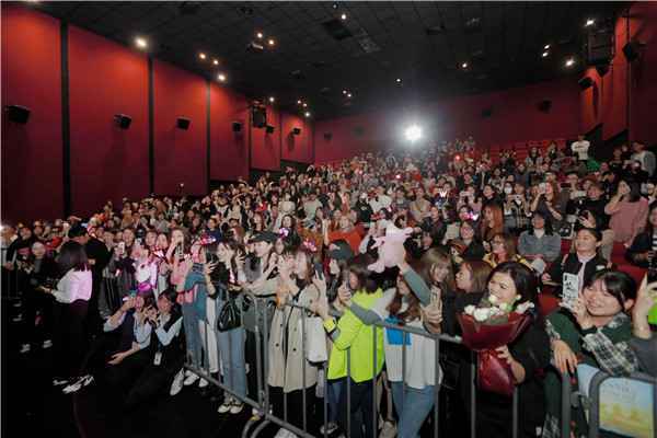  《宠爱》平安夜路演 陈伟霆萌翻观众