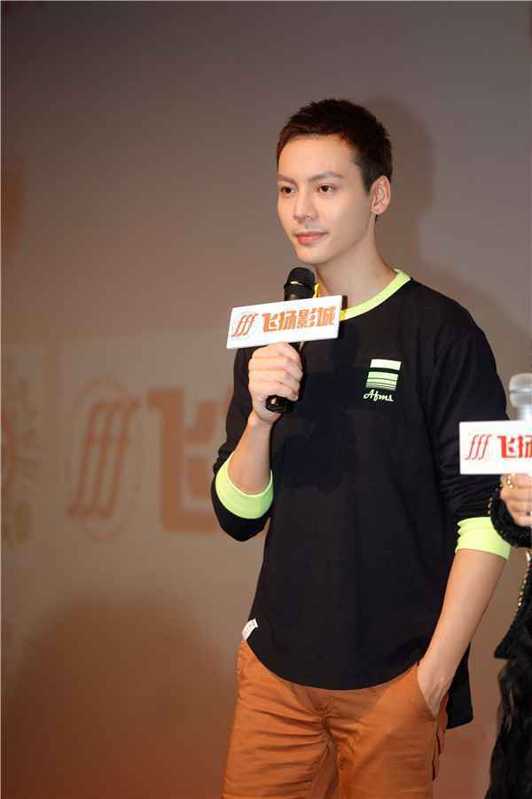  《宠爱》平安夜路演 陈伟霆萌翻观众