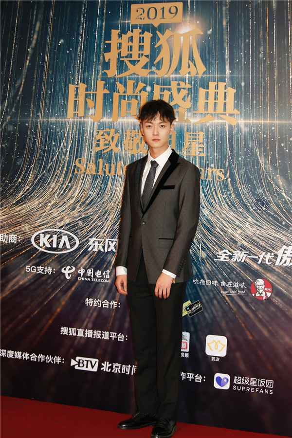  张冠森新剧《非黑即白》即将上线