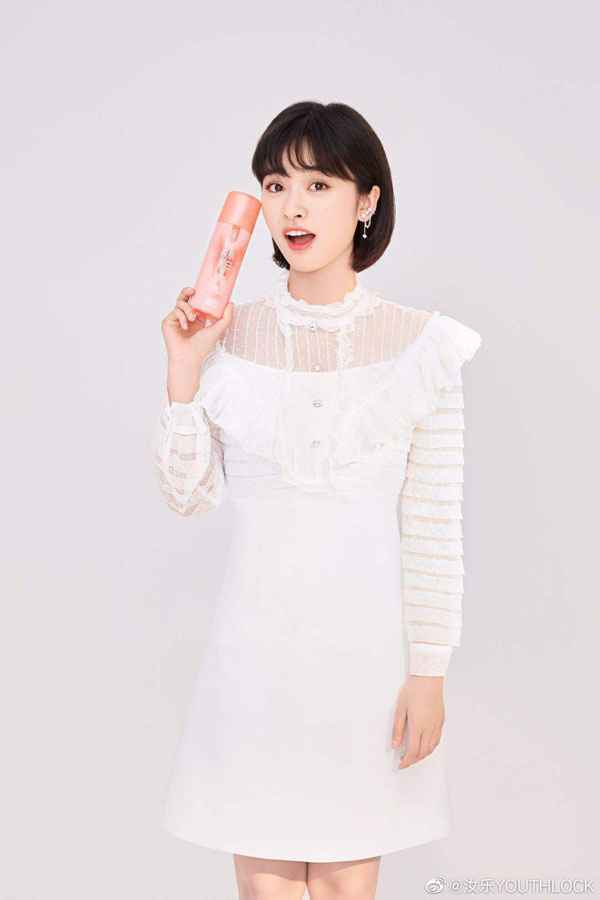 沈月为品牌代言少女肌实力爆棚