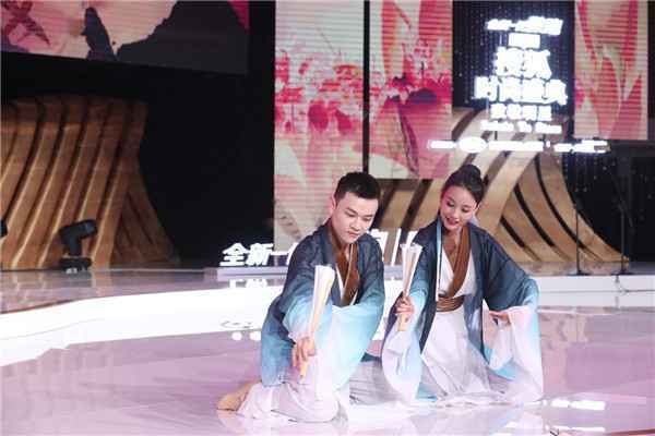  罗嘉孟表演《梁祝》掌声不断