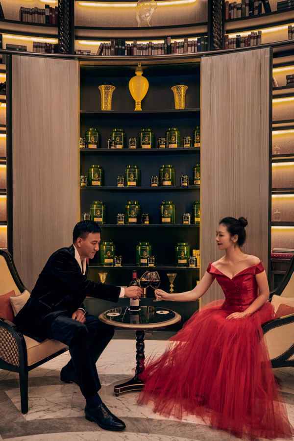  胡军夫妇重游求婚故地