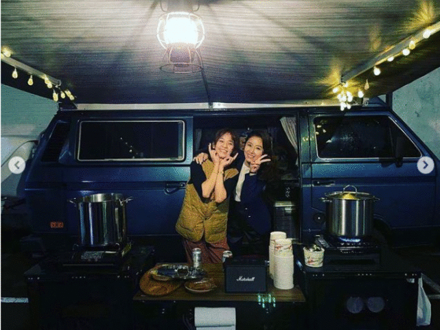 陈意涵携老公探班林心如，两辣妈拼酒友情深厚，杨祐宁忙赚奶粉钱
