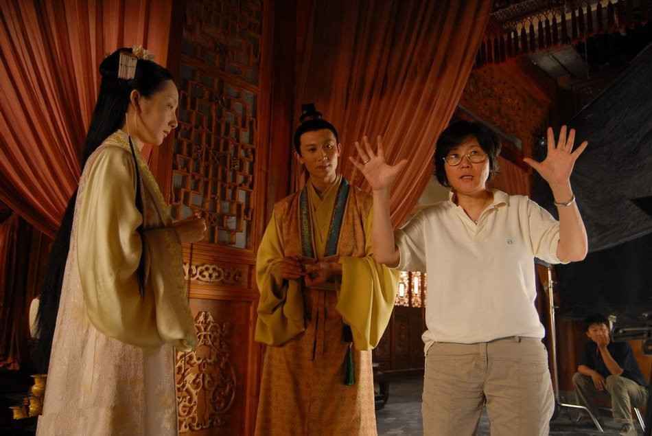 一部集结顶级女导演，一部集结顶级男导演！主演易烊千玺一骑绝尘