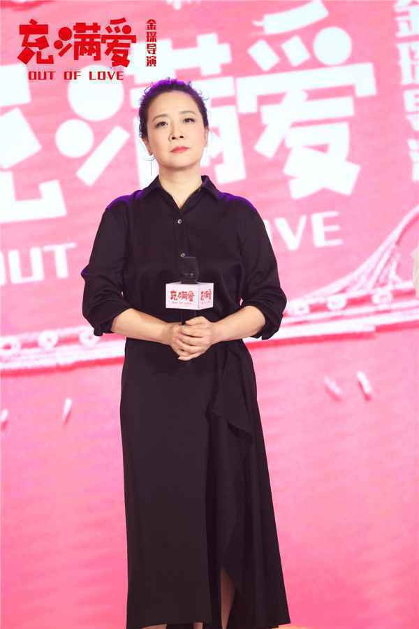  林允突破自我诠释荒诞温情喜剧