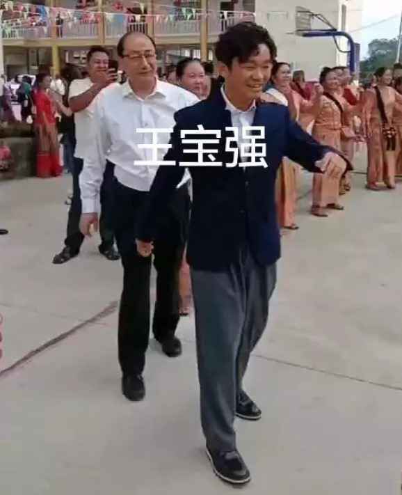 王宝强现身云南