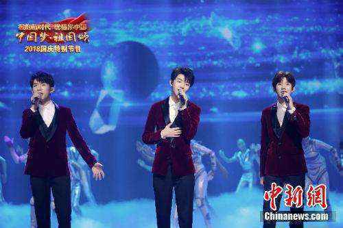 加油男孩(TFboys)《我和2035有个约》。央视供图