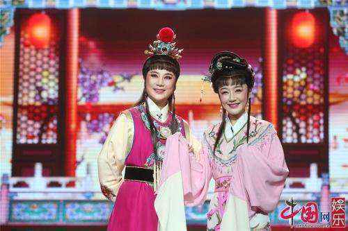 《喝彩中华》曹可凡召集韩雪薛佳凝挑战跨界唱戏