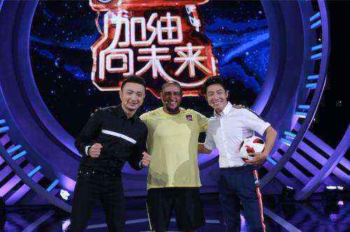 小撒小尼和卡洛斯合影 图片由主办方提供