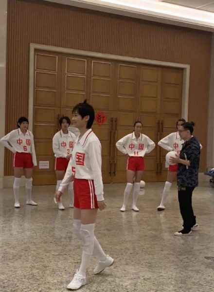 李宇春女排造型
