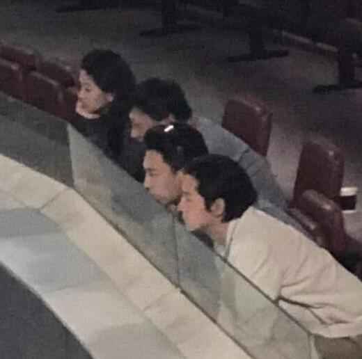 胡歌靳东看球姿势