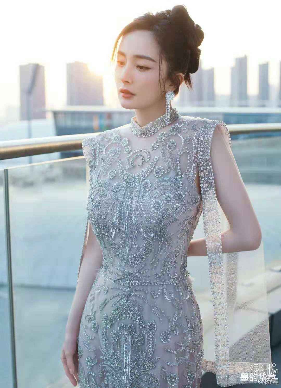 星光大赏红毯博弈？三位85后花旦连换三套礼服，谁更胜一筹？