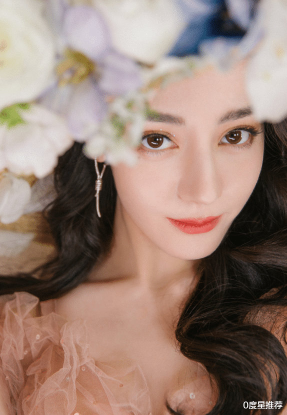 迪丽热巴的身材全靠P？看她未修生图后样子：终于暴露了