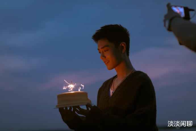 肖战也追星？还抢了热评第一？既追星也被追，粉丝笑疯
