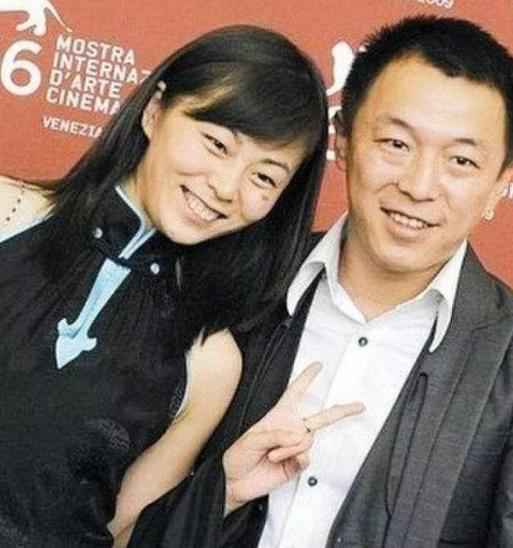 黄渤“隐藏”13年的老婆，原来是我们熟悉的她，难怪不娶林志玲
