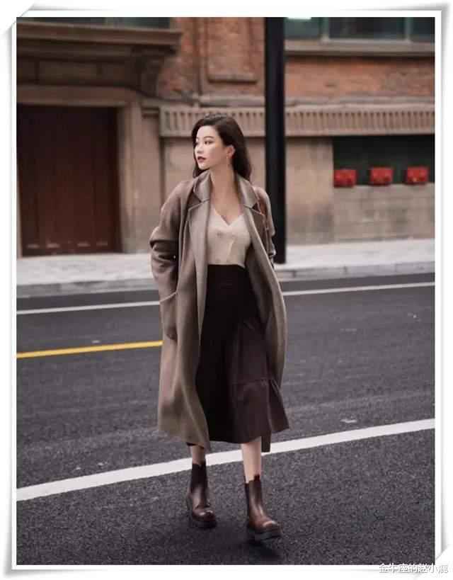 回家过年就穿“毛呢大衣+半身裙”，谁见谁夸贼好看