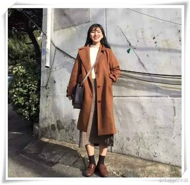 回家过年就穿“毛呢大衣+半身裙”，谁见谁夸贼好看