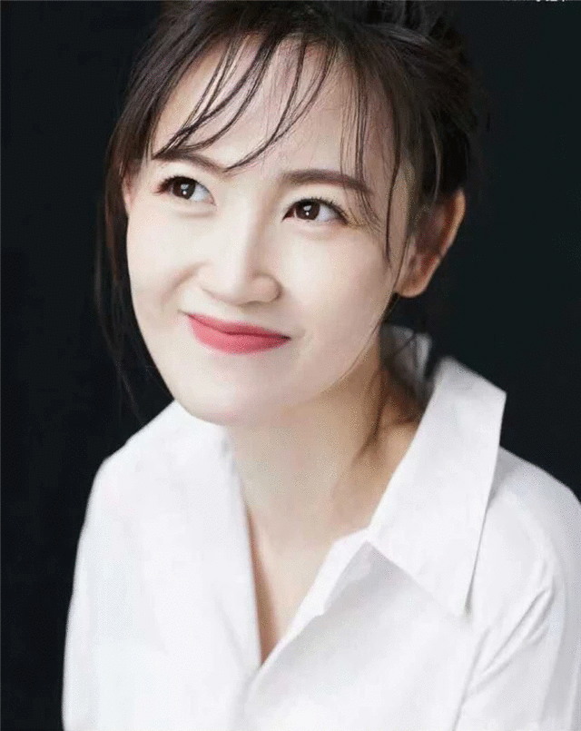 王宝强忙于电影宣传，儿子跟着马蓉滑雪，两人否认复婚后关系缓和