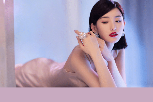 “最受欢迎”女演员洗牌：杨紫第6，毛晓彤空降第3，榜首终于易主