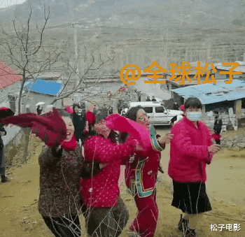 拉面哥爆红成了“照妖镜”，各路奇怪网红齐聚上演“群魔乱舞”
