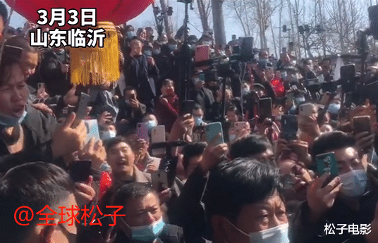 拉面哥爆红成了“照妖镜”，各路奇怪网红齐聚上演“群魔乱舞”