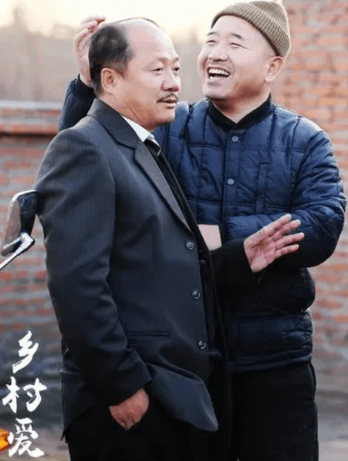 本山传媒发最新全家福：宋小宝、女儿球球和儿子牛牛占据了C位