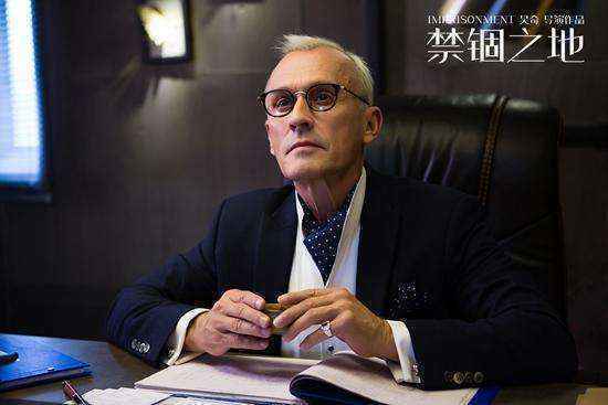 罗伯特・克耐普新戏饰演反派角色 突破演技获赞