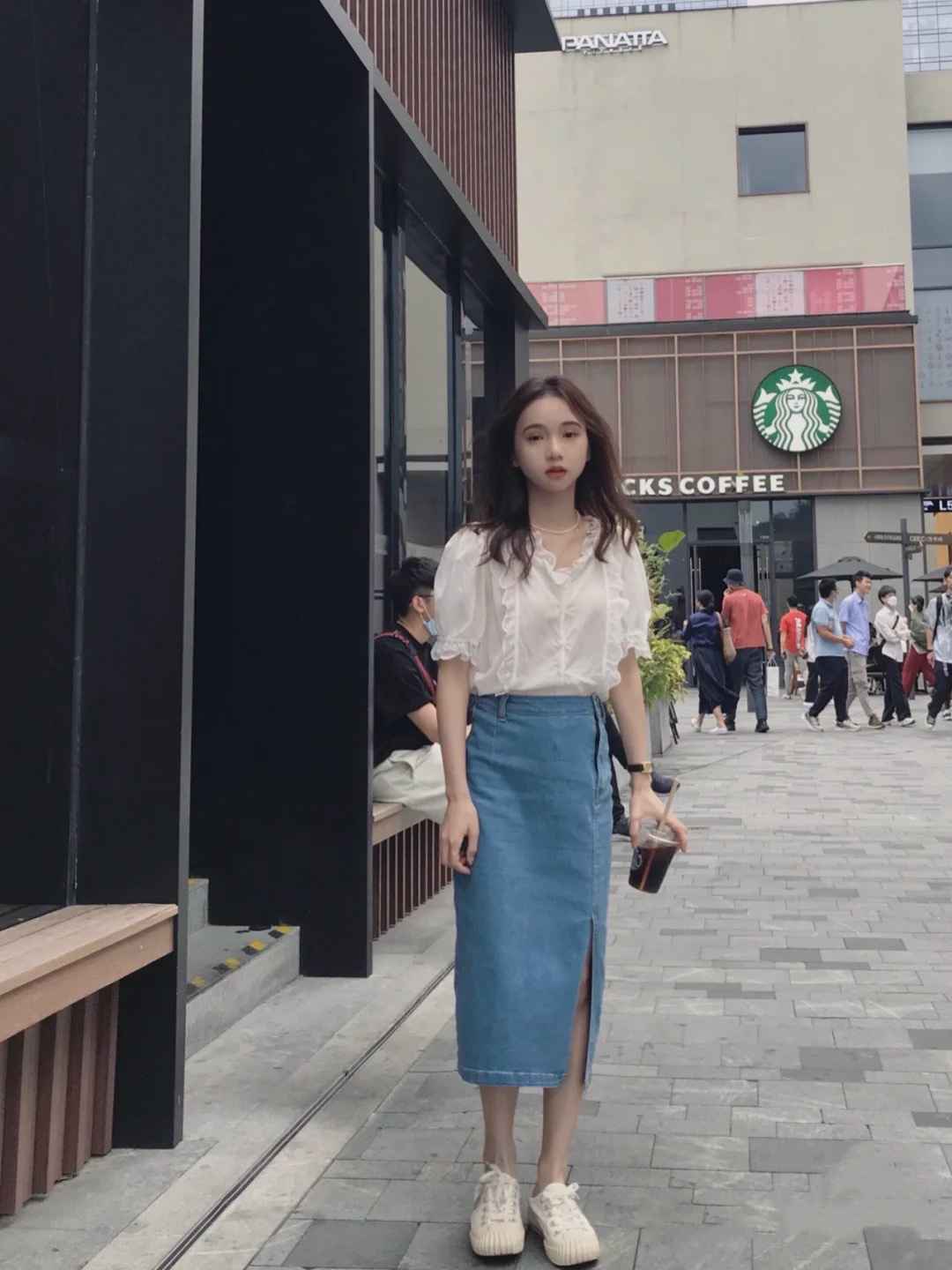夏日裙装“小心机”，开叉半身裙来啦，这几种搭配显瘦又好看