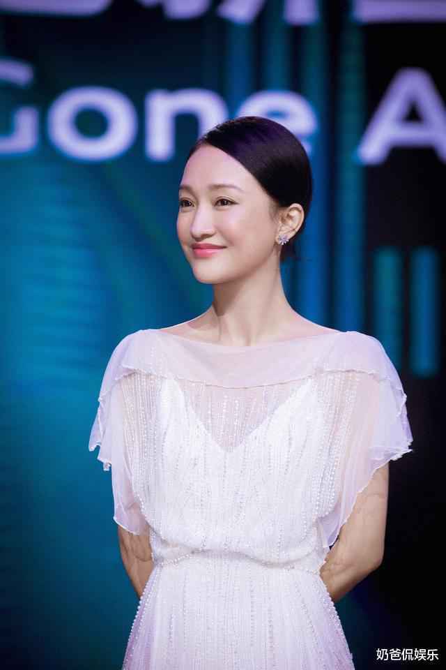 周迅：文艺片女神的称号是她一生的褒奖却也是永远解不开的枷锁，《世间有她》或再次冲击奖项