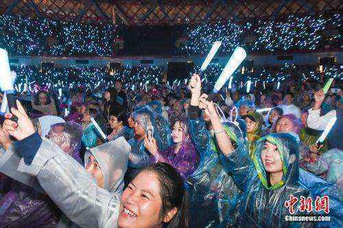 9月7日“A Classic Tour学友・经典”张学友演唱会遵义站，4万歌迷冒雨观演。